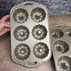 2 Nordic Ware Collection Anniversary Bundtlette Pans